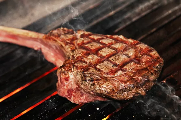Guss-Grillpfanne BBQ Steak